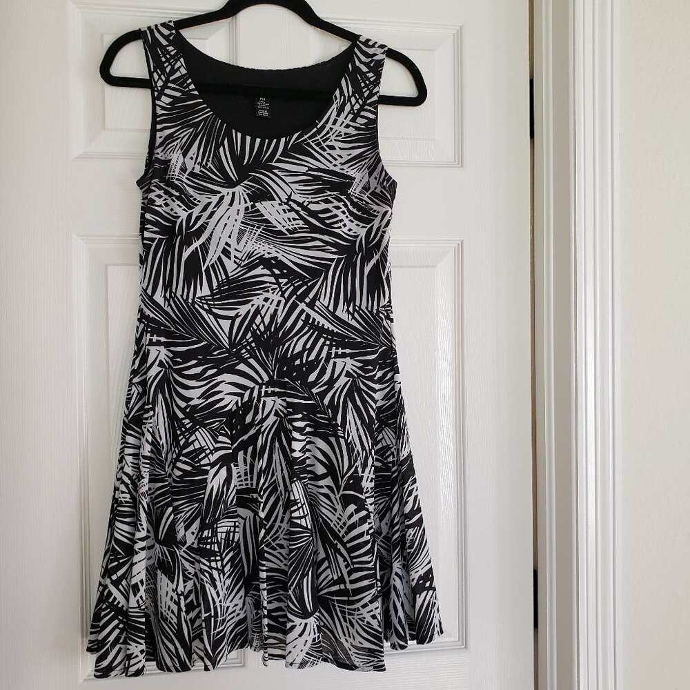Summer dress - Black and white print - Size PM - Dropped waist with flared skirt